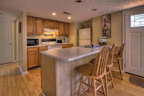 Bear Run Getaway #1136 By Aunt Bug's Cabin Rentals