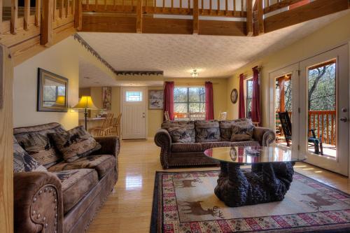 Bear Run Getaway #1136 By Aunt Bug's Cabin Rentals