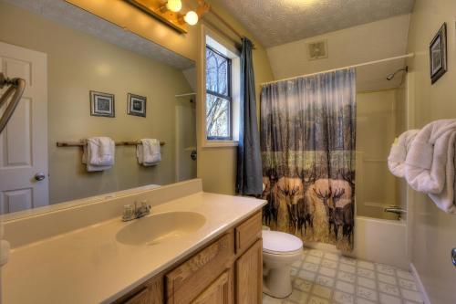 Bear Run Getaway #1136 By Aunt Bug's Cabin Rentals