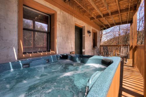 Bear Run Getaway #1136 By Aunt Bug's Cabin Rentals