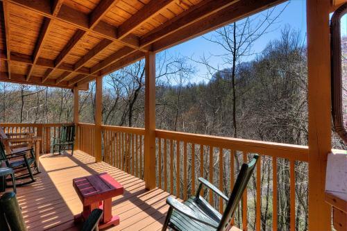 Bear Run Getaway #1136 By Aunt Bug's Cabin Rentals