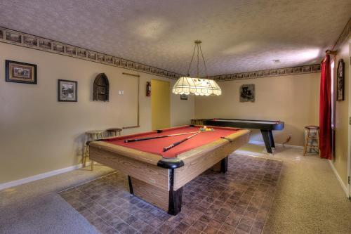 Bear Run Getaway #1136 By Aunt Bug's Cabin Rentals
