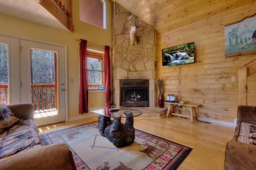 Bear Run Getaway #1136 By Aunt Bug's Cabin Rentals