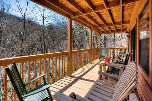 Bear Run Getaway #1136 By Aunt Bug's Cabin Rentals