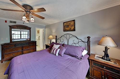 Apartamento Luxe Creekside End Unit With Pool - Walk Downtown! Condo