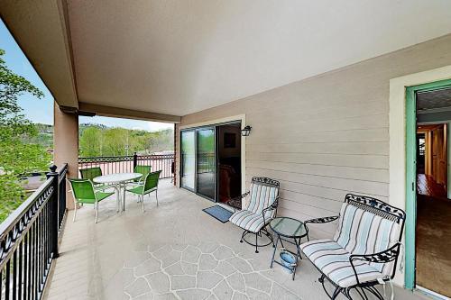 Apartamento Luxe Creekside End Unit With Pool - Walk Downtown! Condo