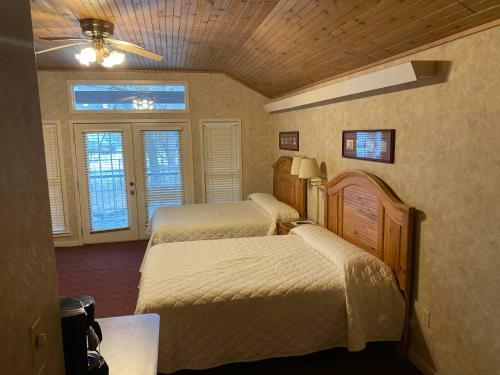 Hotel Carr's Northside Cottages
