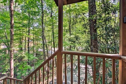 Secluded Forest Cabin - 4 Mi To Dwntwn Gatlinburg!