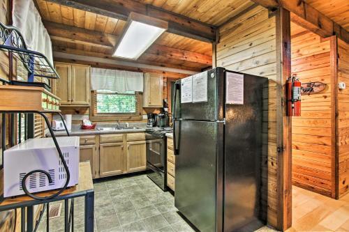 Secluded Forest Cabin - 4 Mi To Dwntwn Gatlinburg!