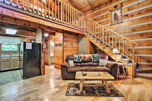 Secluded Forest Cabin - 4 Mi To Dwntwn Gatlinburg!