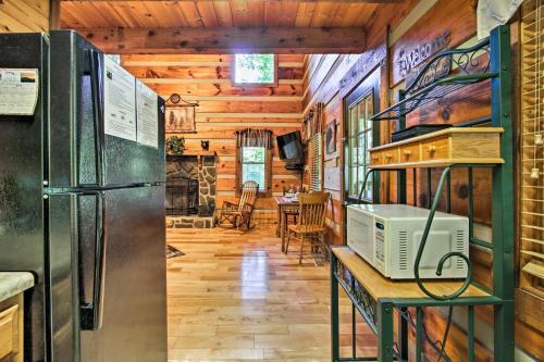 Secluded Forest Cabin - 4 Mi To Dwntwn Gatlinburg!