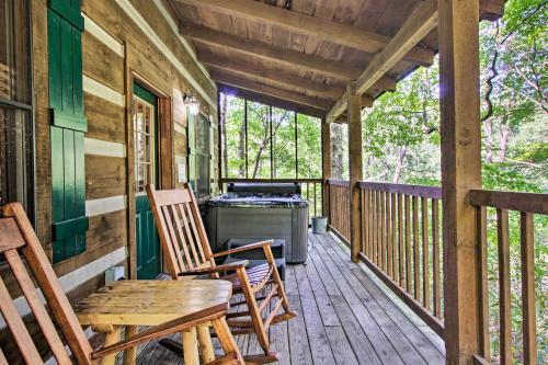 Secluded Forest Cabin - 4 Mi To Dwntwn Gatlinburg!