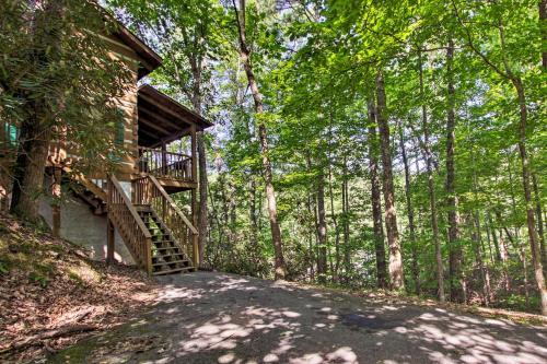 Secluded Forest Cabin - 4 Mi To Dwntwn Gatlinburg!