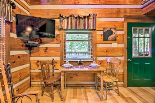 Secluded Forest Cabin - 4 Mi To Dwntwn Gatlinburg!