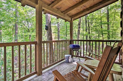 Secluded Forest Cabin - 4 Mi To Dwntwn Gatlinburg!