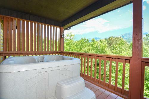 Gatlinburg - Moonlight Mountain Views