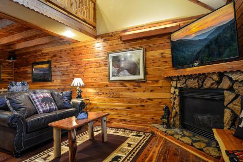 Gatlinburg - Moonlight Mountain Views