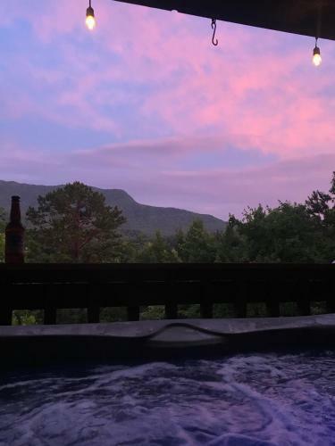Gatlinburg - Moonlight Mountain Views