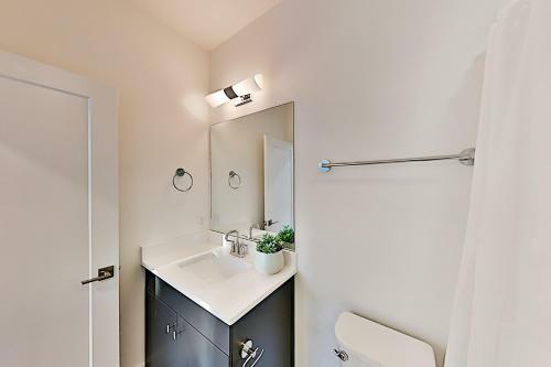 Brand-new Townhome - Steps To Hermitage Park Townhouse