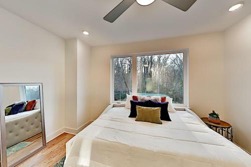 Brand-new Townhome - Steps To Hermitage Park Townhouse