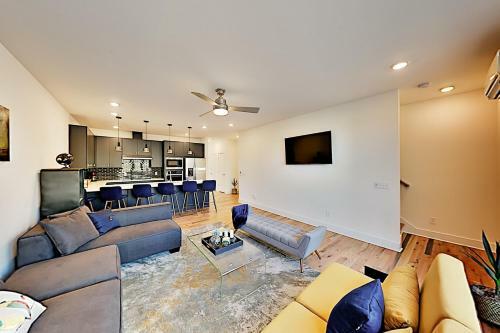 Brand-new Townhome - Steps To Hermitage Park Townhouse