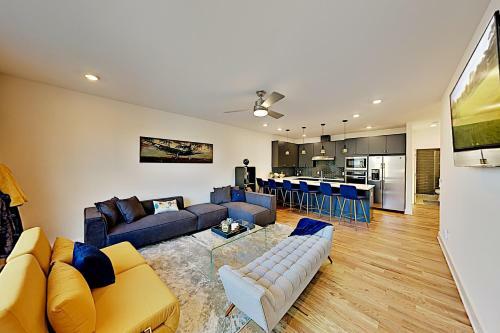 Brand-new Townhome - Steps To Hermitage Park Townhouse