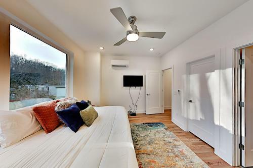 Brand-new Townhome - Steps To Hermitage Park Townhouse