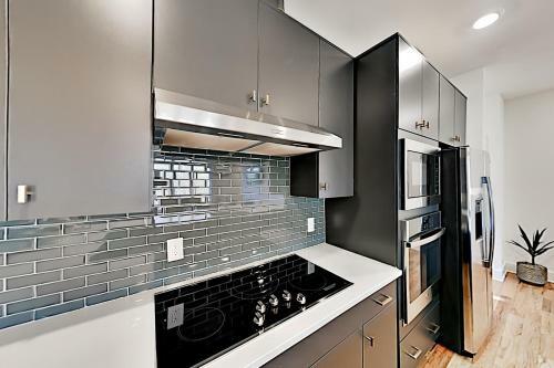 Brand-new Townhome - Steps To Hermitage Park Townhouse