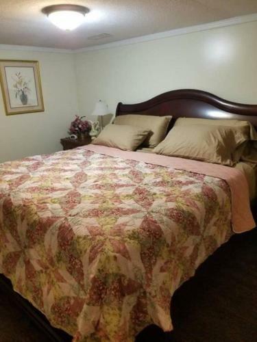 Cheap East Knoxville Basement Studio