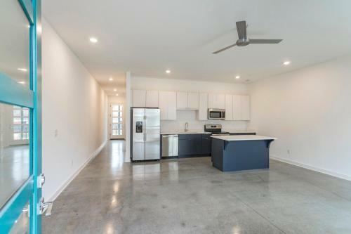 Modern Loft In Wedgewood Houston 90 Day Min