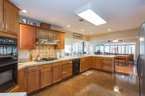 Grand Dream Vacation Home In Nashville 7+ Beds!