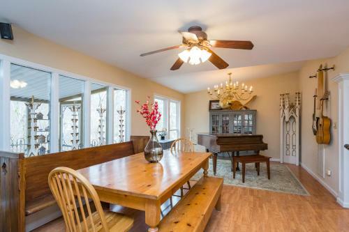 Grand Dream Vacation Home In Nashville 7+ Beds!