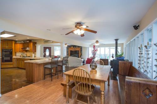 Grand Dream Vacation Home In Nashville 7+ Beds!