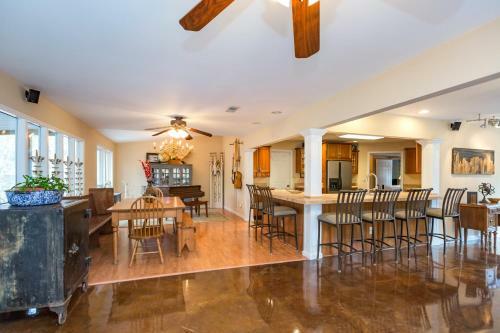 Grand Dream Vacation Home In Nashville 7+ Beds!