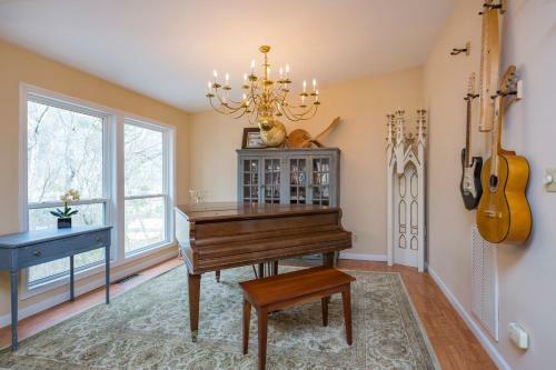 Grand Dream Vacation Home In Nashville 7+ Beds!