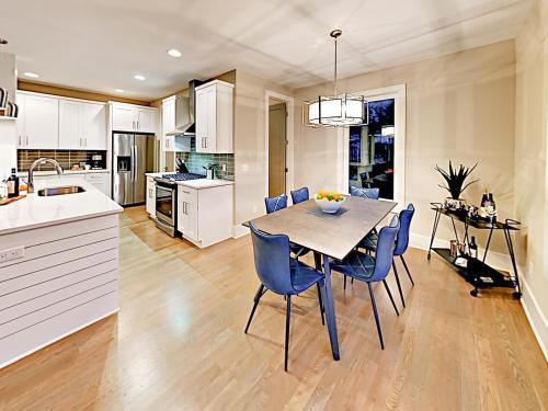 1011a 12th Ave North Townhome Townhouse
