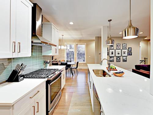 1011a 12th Ave North Townhome Townhouse