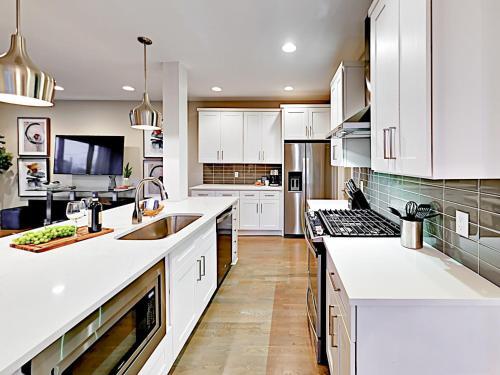 1011a 12th Ave North Townhome Townhouse