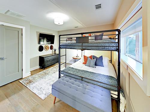 1011a 12th Ave North Townhome Townhouse