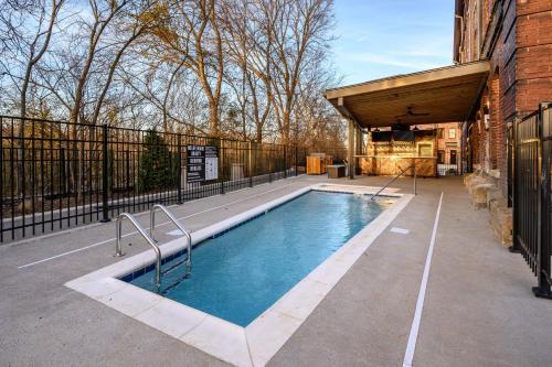 Apartamento New Listing! Chic Condo With Pool & Rooftop Deck Condo