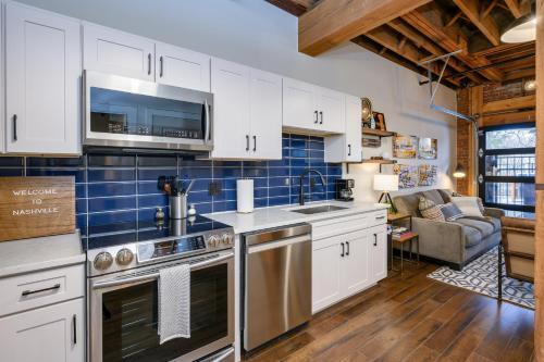 Apartamento New Listing! Chic Condo With Pool & Rooftop Deck Condo
