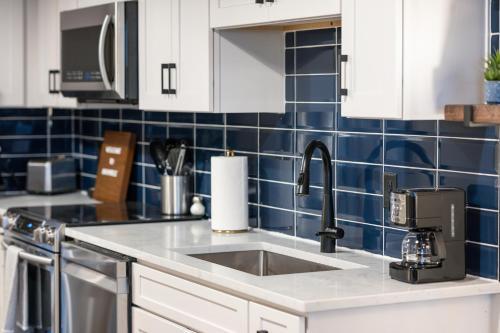 Apartamento New Listing! Chic Condo With Pool & Rooftop Deck Condo