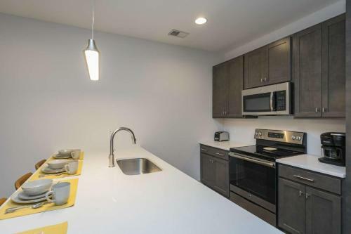 Artsy Inglewood Condo