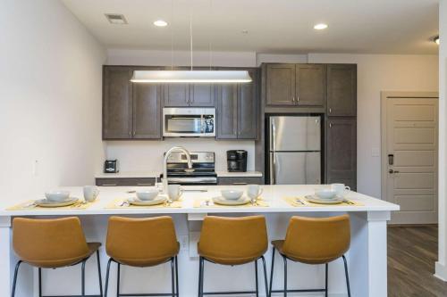 Artsy Inglewood Condo