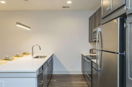 Artsy Inglewood Condo