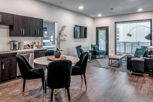Apartamento Illume - All-suite Corner Unit Overlooking Pool Condo