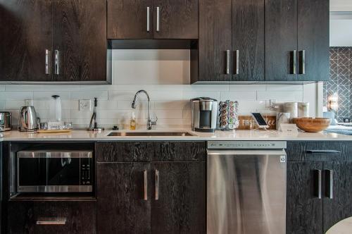 Apartamento Illume - All-suite Corner Unit Overlooking Pool Condo