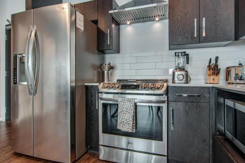 Apartamento Illume - All-suite Corner Unit Overlooking Pool Condo