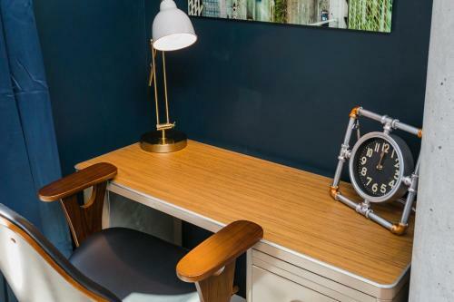 Mid Century Modern Downtown Condo 30+ Night Min
