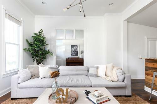 Charming Nashville Home II Close To Everything